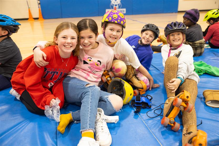 Lipscomb Elementary students skate in PE